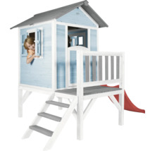 Cabane en bois avec toboggan, escalier et fenêtre
