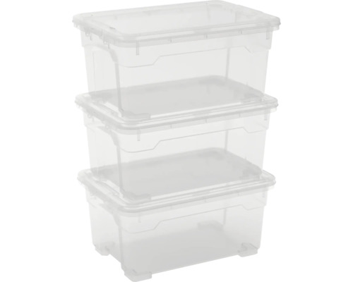 Trois boîtes de rangement transparentes en plastique avec couvercle, empilées.
