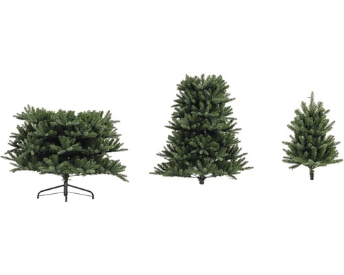 Trois sapins de Noël artificiels de différentes tailles