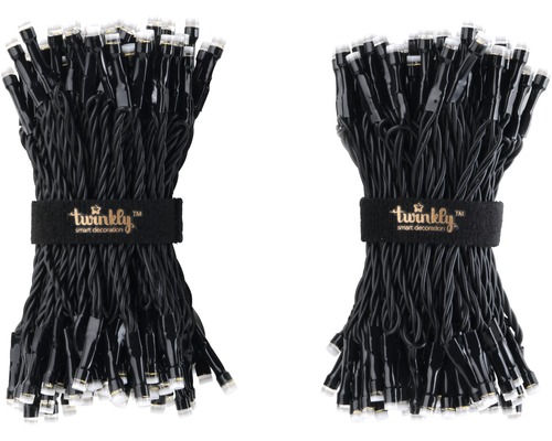 Deux guirlandes lumineuses LED avec câble noir, attachées ensemble par une bande de la marque Twinkly.