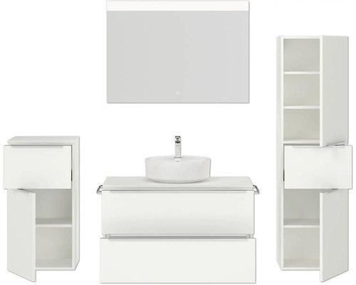 Badezimmerensemble mit Waschtisch, Aufsatzwaschbecken, Spiegelschrank und zwei Hochschränken für ein helles und organisiertes Badezimmer