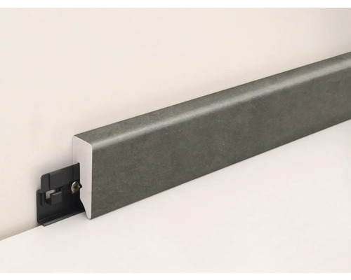 Fußleiste mit Montageclip zur Wandbefestigung