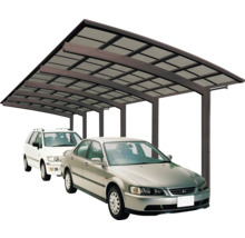 Carport mit zwei geparkten Autos