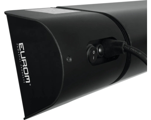 Detailansicht eines Heizstrahlers mit Netzschalter und Stromkabel