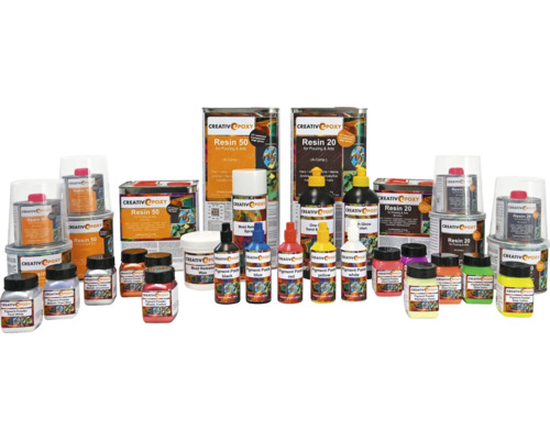 Verschiedene Gebinde von Creativ Epoxidharz, Härter, Farbpasten und Hilfsmittel für Kunst und Handwerk.