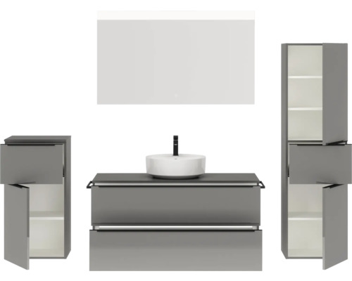 Ensemble de salle de bains moderne avec meuble-lavabo, miroir et armoires ouvertes.