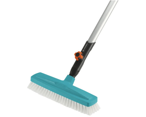 Brosse de lavage Gardena avec manche télescopique pour le nettoyage extérieur