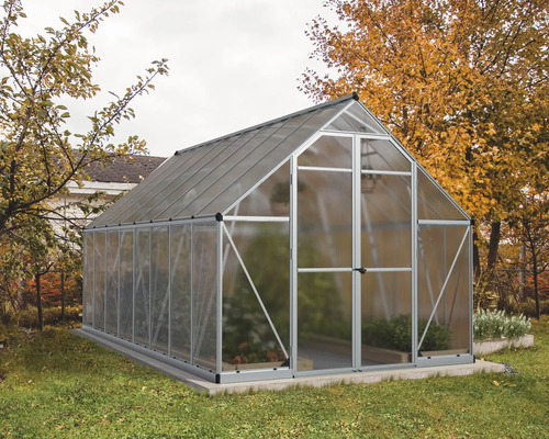 Gewächshaus Palram – Canopia Essence Polycarbonat 4 mm 244 x 487 cm silber Gewächshaus im Garten mit Pflanzen