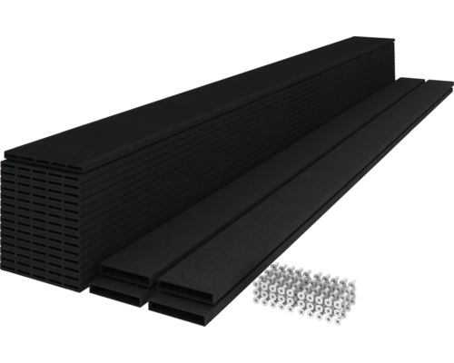 Pile de lames de terrasse noires avec vis