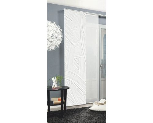 Pièce avec rideau coulissant à motif abstrait, table et tapis