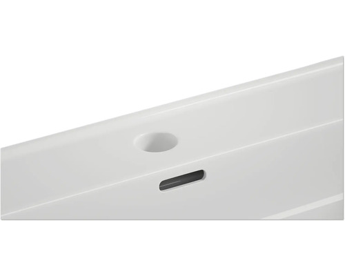 Vue détaillée d''un lavabo avec trou de robinet et trop-plein