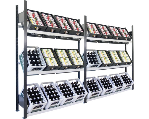 Regal mit Getränkekisten