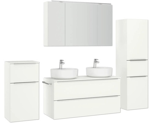 Salle de bains avec meuble sous-vasque, deux vasques, armoire de toilette et armoire haute