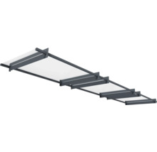 Terrassenüberdachung mit grauer Metallstruktur und heller Bedachung.