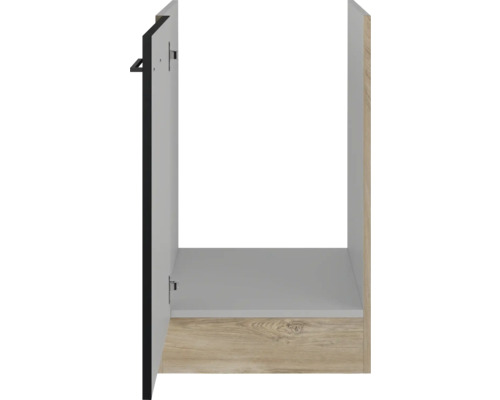 Küchenunterschrank mit offener Tür und Regalboden