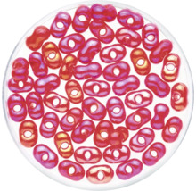 Perles de rocaille rouges dans un récipient