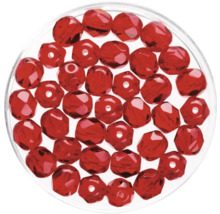 Rote Glasperlen in einer transparenten Dose