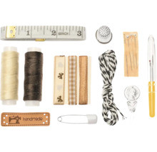 Set de couture avec mètre ruban, fil, aiguilles et autres accessoires de couture