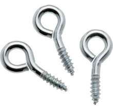 Drei Ringschrauben aus Metall