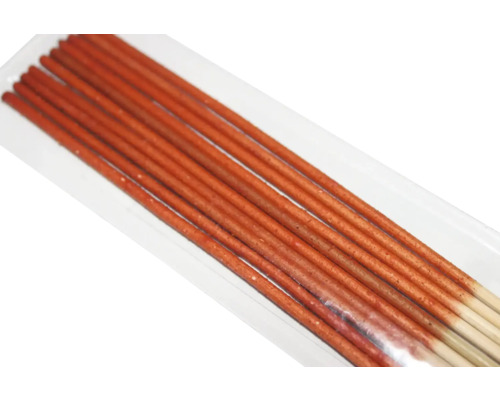 Mehrere Räucherstäbchen in durchsichtiger Verpackung.