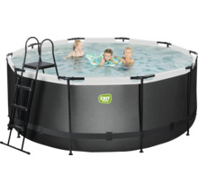 Piscine hors sol avec échelle et enfants jouant dans l''eau