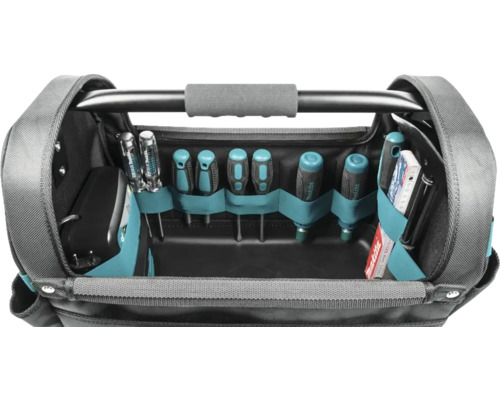 Sac à outils avec des outils tels que des tournevis et un chargeur