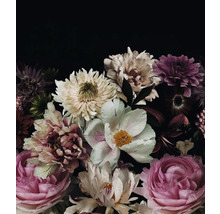 Fleurs décoratives sur fond sombre