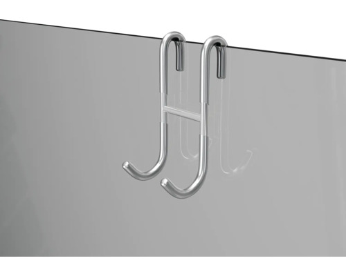 Türhänger aus Metall an einer Glastür