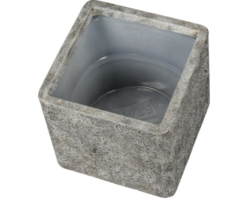 Quadratischer Blumentopf aus Stein mit Kunststoffeinsatz