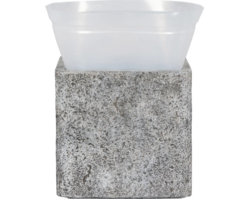 Blumentopf aus Beton mit Kunststoffeinsatz