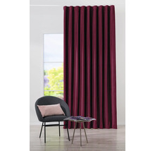 Pièce avec rideau, chaise et table