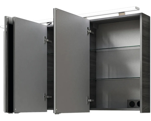Geöffneter Spiegelschrank mit drei Türen und Glasablagen