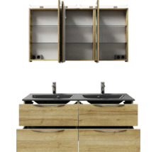 Waschtisch mit zwei Waschbecken und Spiegelschrank mit drei Türen