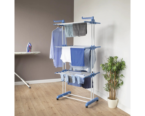 Wäscheständer mit drei Ebenen und Wäsche