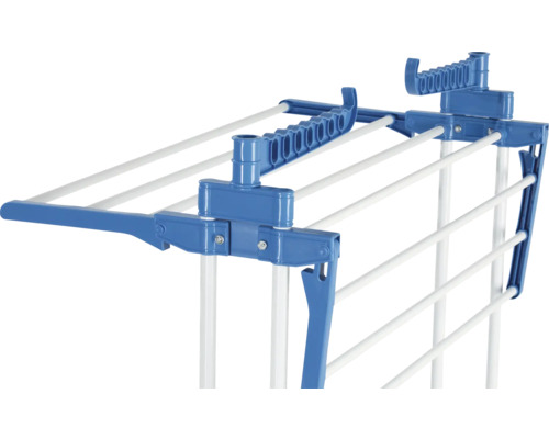 Detailansicht eines Wäscheständers mit Kleiderbügelhalterung