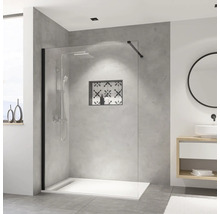 Modernes Badezimmer mit begehbarer Dusche, weißen Duschbecken und grauen Wänden.