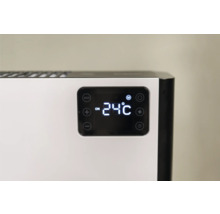 Detailansicht eines Heizgeräts mit digitaler Temperaturanzeige.
