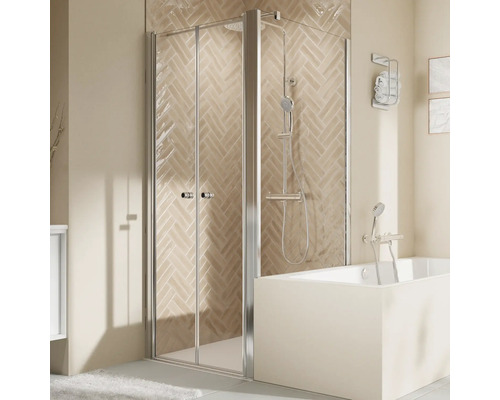 Paroi latérale raccourcie BREUER Elana 2.0 90 cm couleur du profilé rond noir décor de vitre verre transparent butée de paroi latérale pour porte battante à droite Salle de bains avec baignoire, paroi de douche avec porte pliante et robinetterie de douche.