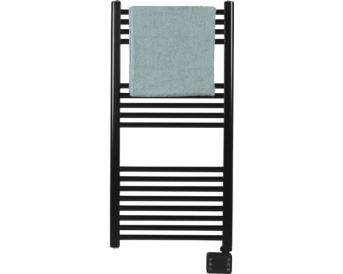 Handtuchheizkörper mit einem Handtuch