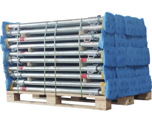 Stahlstützen auf einer Palette für den Bau