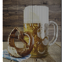 Chop de bière avec bretzel sur assiette bleue