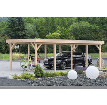 Carport en bois avec voiture et vélos