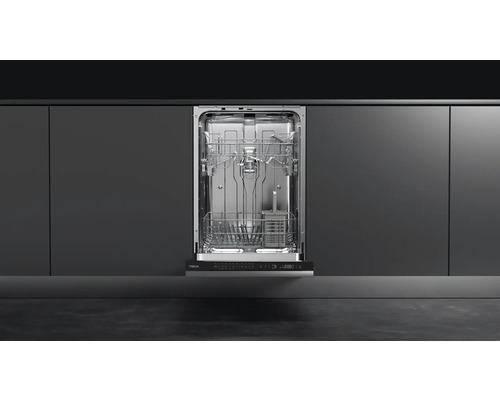 Offener Teka Geschirrspüler in moderner Küchenzeile