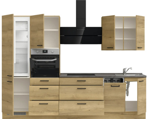 Küchenzeile mit Kühlschrank, Backofen, Dunstabzugshaube, Spüle und Schränken