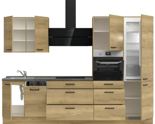 Küchenzeile mit Spüle, Schubladen, Backofen, Dunstabzugshaube und Kühlschrank