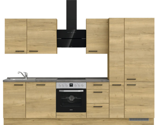 Cuisine équipée avec évier, cuisinière, four, hotte aspirante et armoires aspect bois