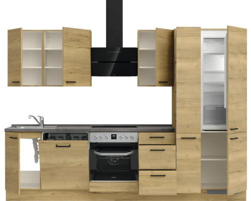 Cuisine équipée avec évier, cuisinière, hotte aspirante et réfrigérateur aspect bois