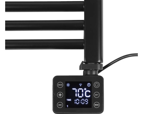 Detailansicht eines schwarzen Heizkörpers mit Temperaturregler und digitaler Anzeige