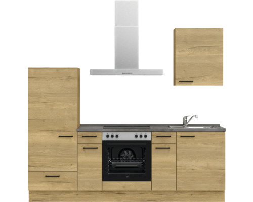 Cuisine équipée avec évier, cuisinière, four, hotte aspirante et armoire murale