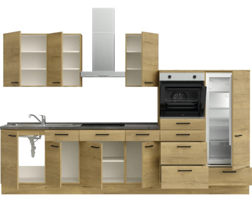 Küchenzeile mit Spüle, Herd, Dunstabzugshaube, Backofen und Kühlschrank